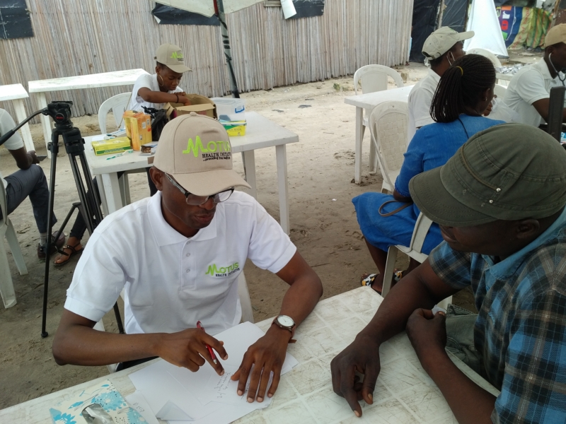 Dr David Ogunrinde (Family Health Physician) of Motus Health Initiative carrying out medical consultations at theAboki estate Lekki Free Medical outreach.